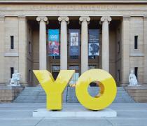 OY/YO Sculpture by Deborah Kass in front of Cantor Arts Center